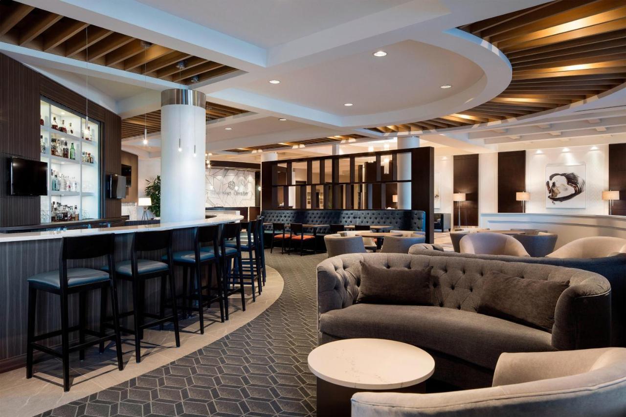Sheraton Cavalier Calgary Hotel Exterior foto