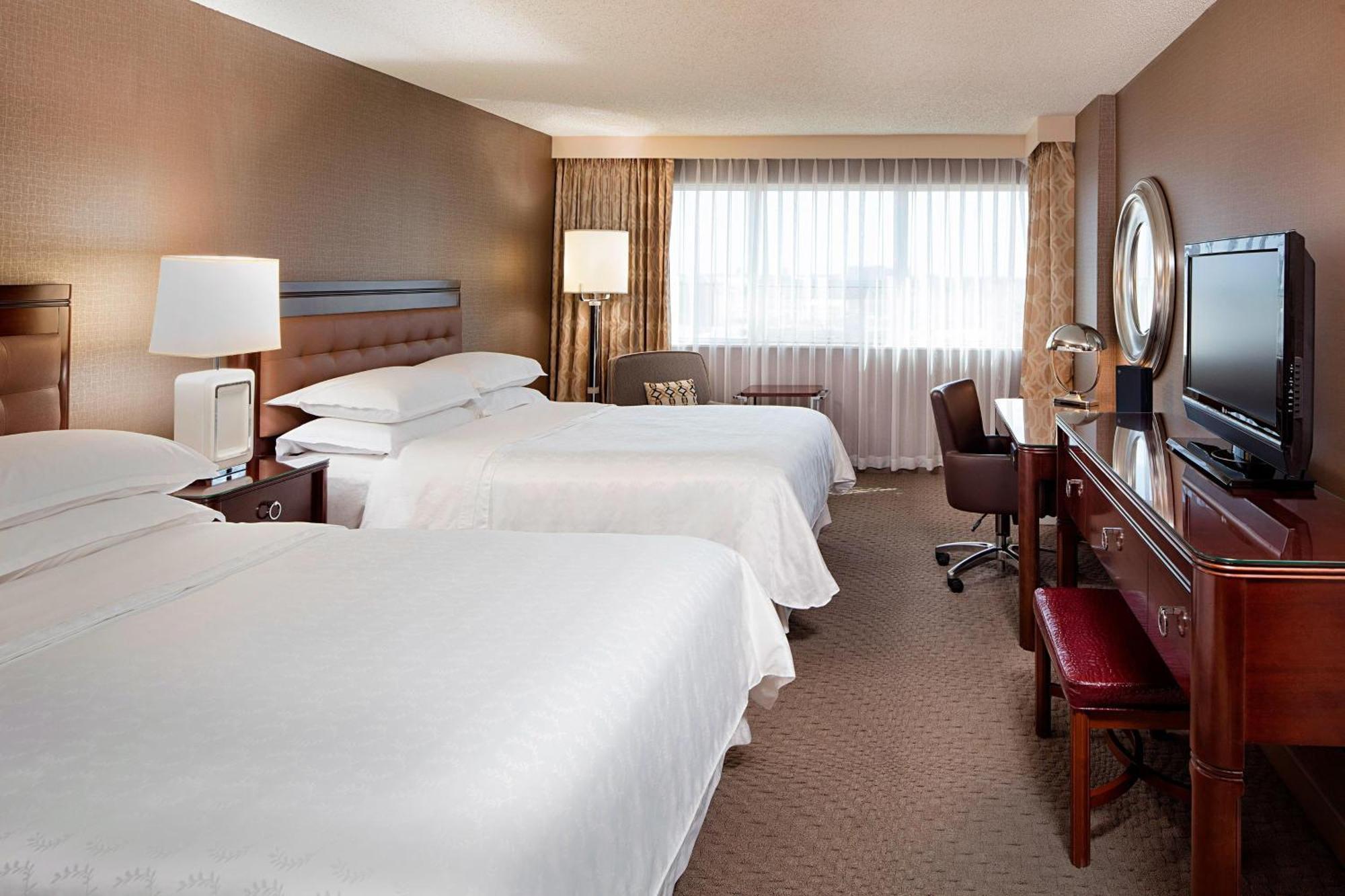 Sheraton Cavalier Calgary Hotel Exterior foto