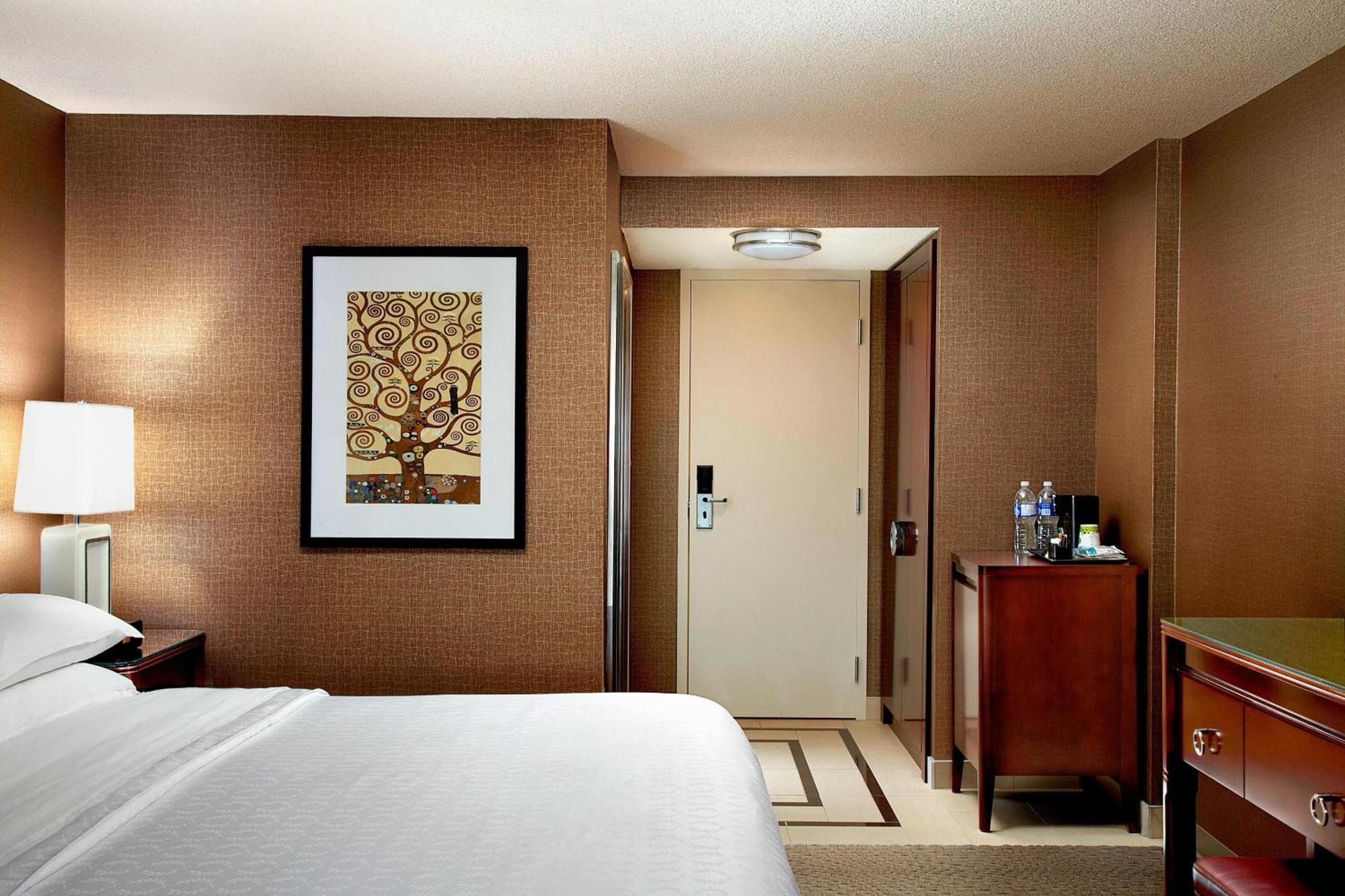Sheraton Cavalier Calgary Hotel Exterior foto