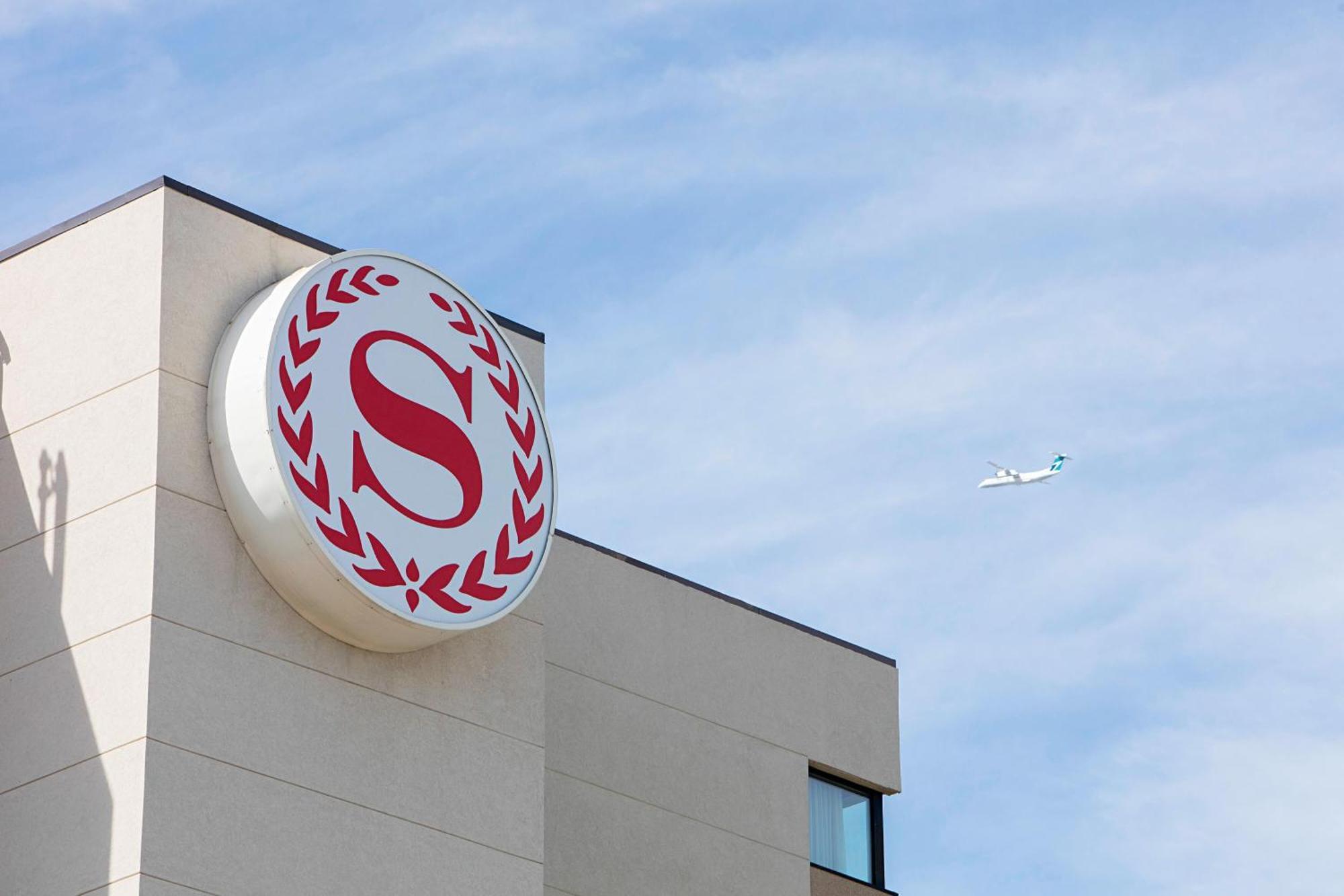 Sheraton Cavalier Calgary Hotel Exterior foto